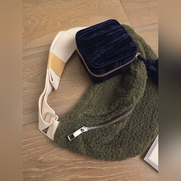 Sezane Octobre Editions Olive Green Sherpa Fanny Pack Jewelry Box And Bracelets - Picture 3 of 5